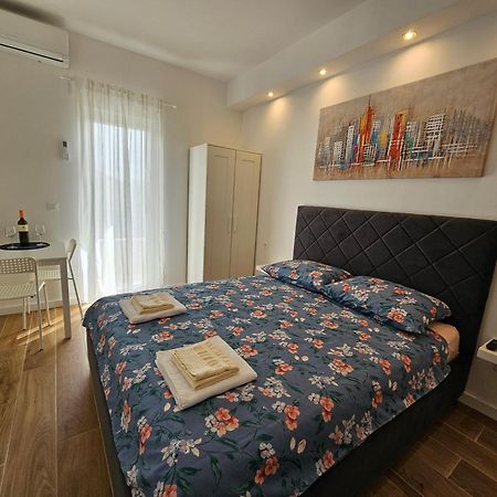 Room Ela Donji Seget Eksteriør bilde